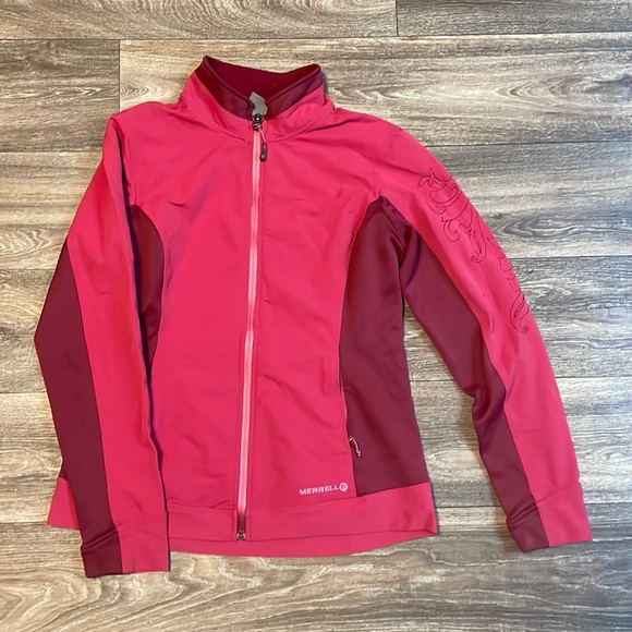 Merrell Women’s Aeroblock lightweight jacket - size medium, magenta color - Picture 1 of 5